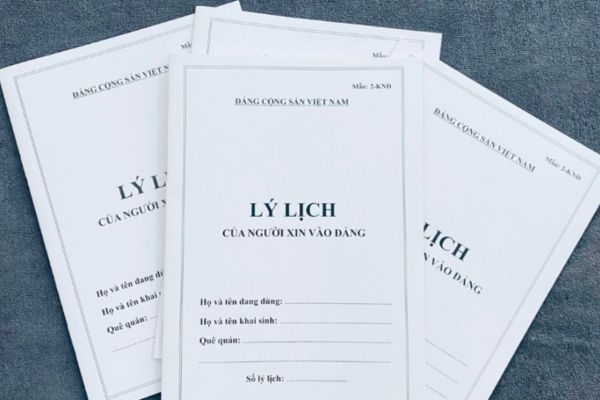 Cha, mẹ đẻ và người vào Đảng đã khai đầy đủ, rõ ràng, trung thực thì có tiến hành xác minh lại lý lịch của người vào Đảng không?