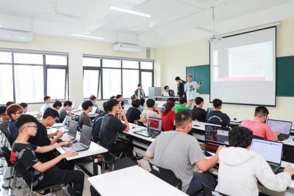 Giáo dục đại học và sau đại học được quy định như thế nào?