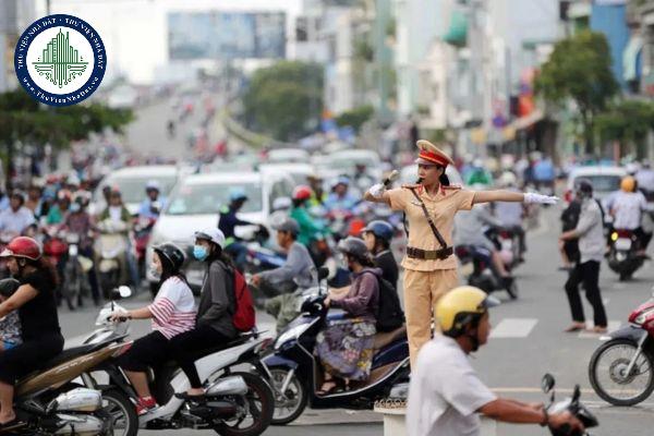 Cảnh sát giao thông làm nhiệm vụ giải quyết tai nạn giao thông phải đáp ứng tiêu chuẩn gì từ ngày 01/01/2025?