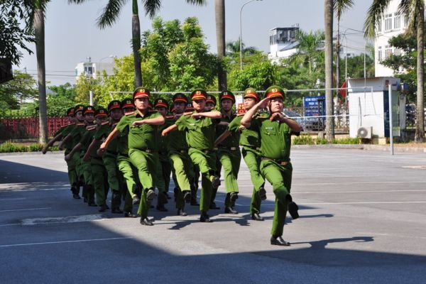 Tiểu đội 1 hàng dọc, 2 hàng dọc đổi hướng trong Điều lệnh đội ngũ Công an nhân dân