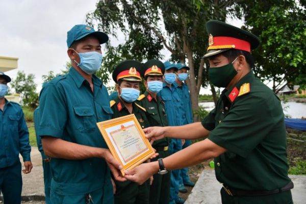 Công tác thi đua, khen thưởng về Dân quân tự vệ được áp dụng cho các đối tượng nào từ ngày 22/12/2024? (Ảnh từ Internet)