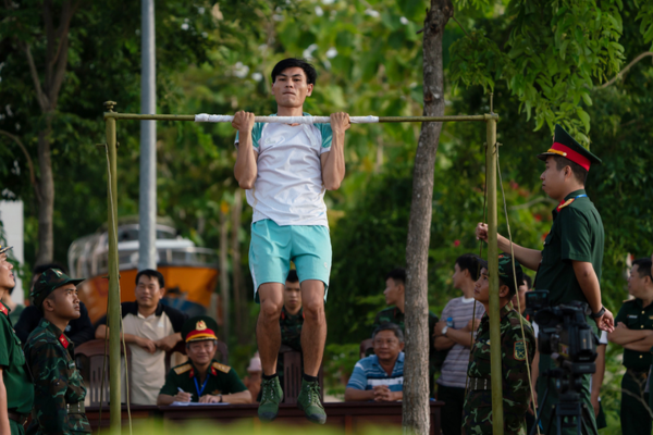 Bộ trưởng Bộ Quốc phòng và Bộ trưởng Bộ Công an có những trách nhiệm cụ thể nào liên quan đến thể dục, thể thao trong lực lượng vũ trang?