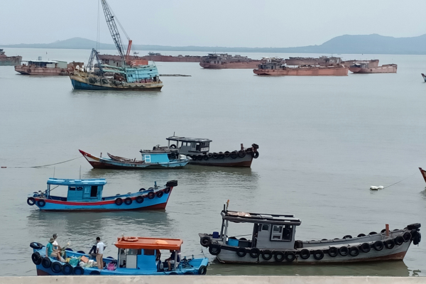 Hồ sơ đề nghị bán tài sản kết cấu hạ tầng giao thông đường thủy nội địa được quy định ra sao?