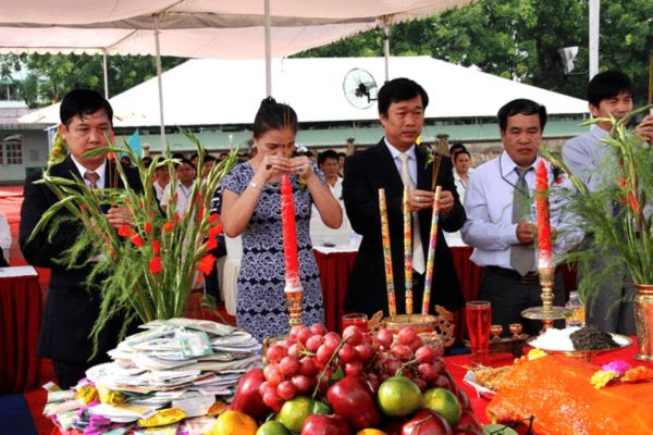 Lễ hàn long mạch là gì? Cách cúng, sắm lễ và văn khấn bồi hoàn địa mạch chuẩn phong thuỷ như thế nào?