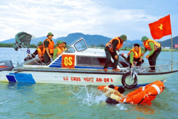 Mạng lưới thông tin, trang thiết bị phục vụ hoạt động chỉ đạo, chỉ huy ứng phó thiên tai gồm những gì?