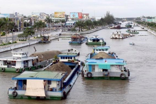 Nội dung của hợp đồng cho thuê quyền khai thác tài sản kết cấu hạ tầng giao thông đường thủy nội địa là gì?