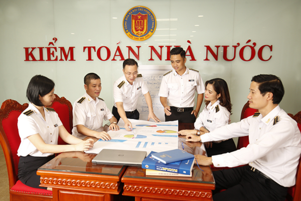 Nội dung thể hiện trên thẻ Kiểm toán viên Nhà nước được quy định như thế nào?