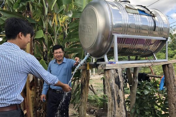 Thực hiện chính sách hỗ trợ nước sinh hoạt phân tán trong phát triển xã hội vùng núi được quy định như thế nào?