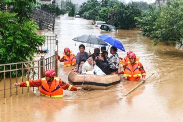 Thuế, lệ phí nhập khẩu đối với trang thiết bị, hàng hóa phục vụ hoạt động cứu trợ, cứu nạn thiên tai được quy định ra sao?